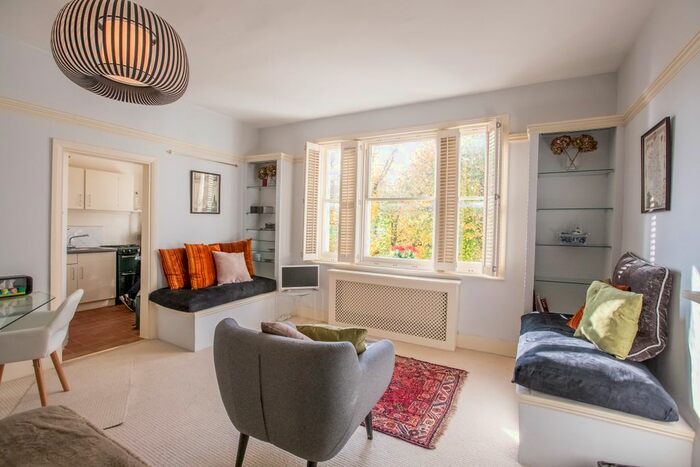 Studio To Rent In Elsham Road, London, W14