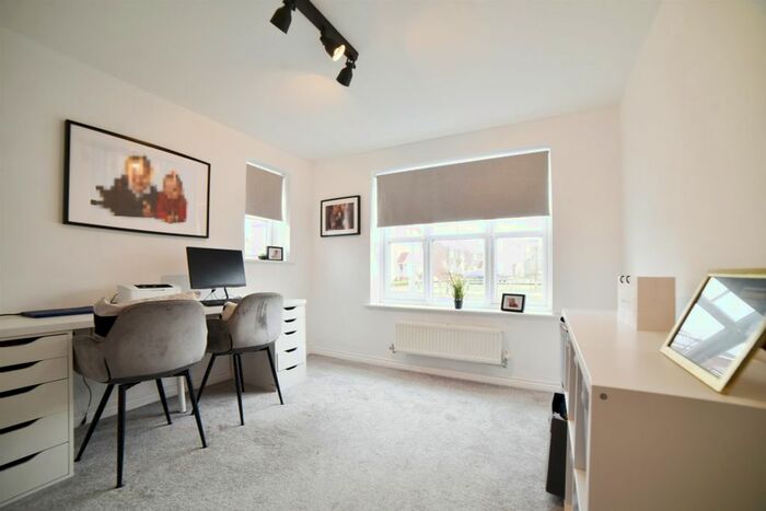 4 Bedroom Detached House For Sale In Swallow Drive, Wymondham, NR18