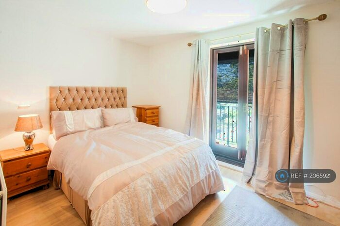 1 Bedroom End Of Terrace House To Rent In Howland Way, London, SE16