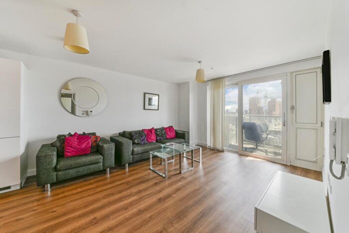 2 Bedroom Apartment To Rent In Marner Point, St Andrews, Jefferson Plaza, Bow, E3