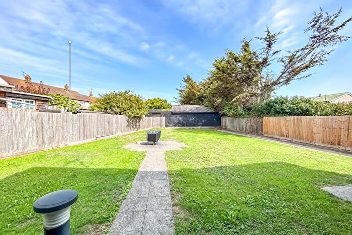 1 Bedroom Flat For Sale In Lornes Close, Southend-On-Sea, SS2