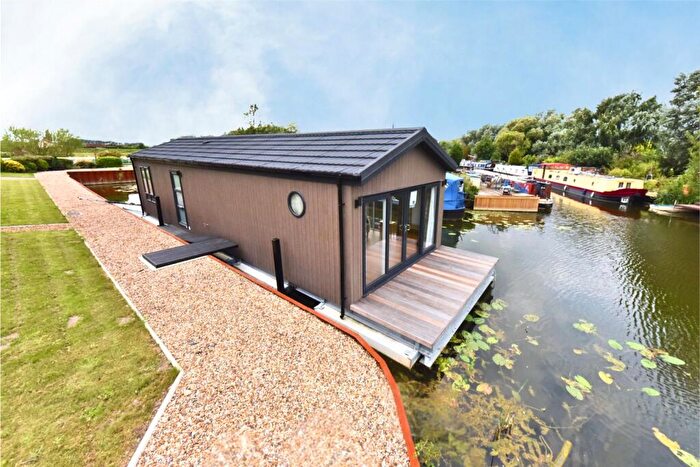 2 Bedroom Bungalow For Sale In The Basin, Isleham Marina, CB7