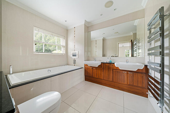 5 Bedroom Detached House To Rent In Gainsborough Place, Cobham, Surrey, KT11