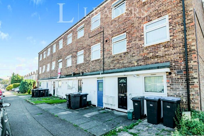 1 Bedroom Flat To Rent In Hornbeams, Harlow, CM20