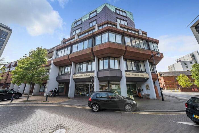 2 Bedroom Flat To Rent In Butler House, - Market Street, Maidenhead, SL6