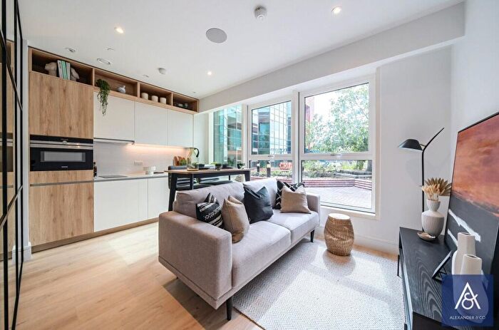 1 Bedroom Flat To Rent In Walton Street, Aylesbury, HP21