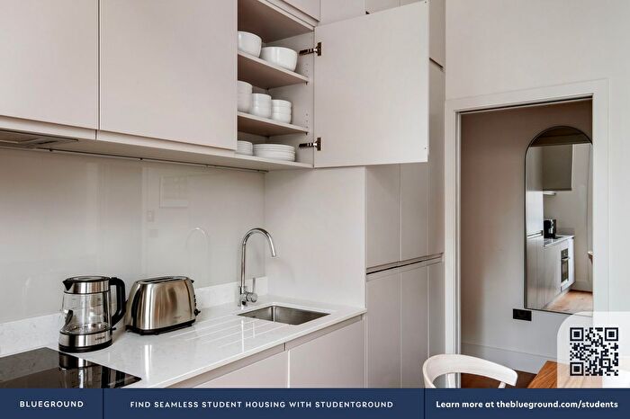 Studio To Rent In Earls Court, London, SW5