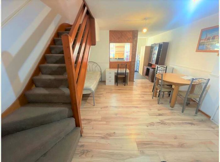 2 Bedroom House To Rent In Fraser Close, Beckton, E6