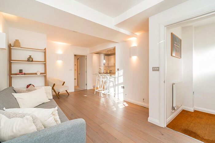 1 Bedroom Flat To Rent In South Edwardes Square, Kensington, W8
