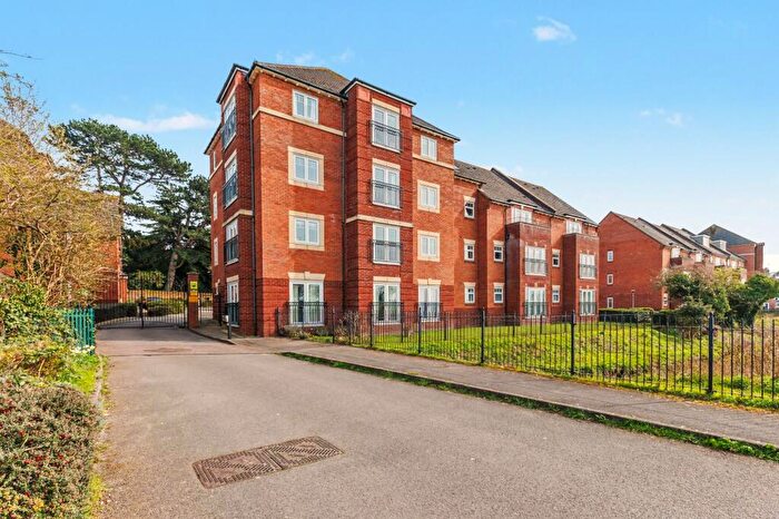 2 Bedroom Flat For Sale In Bread And Meat Close, Warwick, CV34