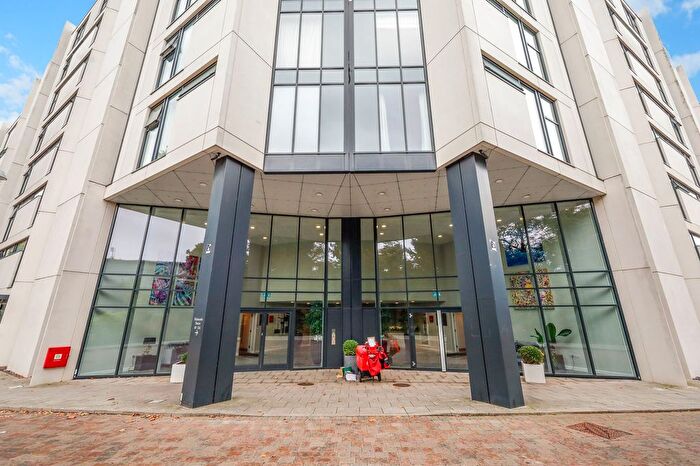 2 Bedroom Flat To Rent In Colonial Drive, London, W4