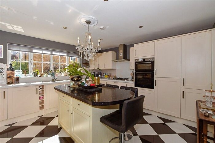 4 Bedroom Detached House For Sale In London Road, West Kingsdown, Kent, TN15