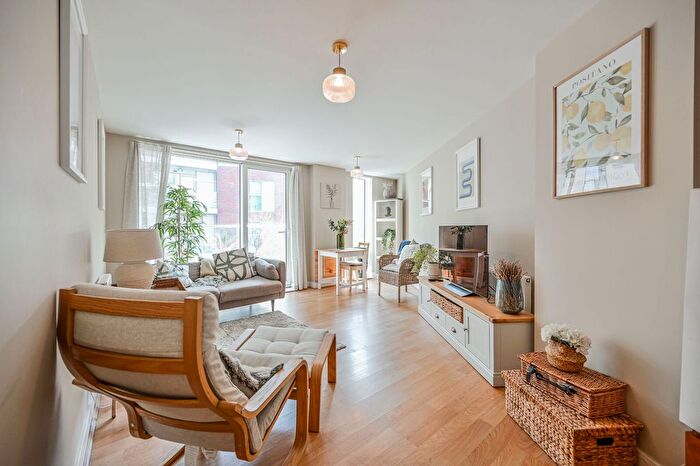 2 Bedroom Flat For Sale In Parkway Apartments, Goodchild Road, Manor House, London, N4