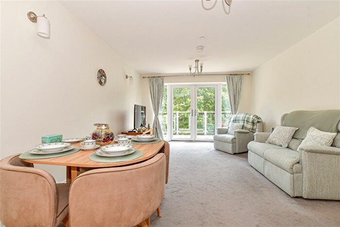 2 Bedroom Flat For Sale In Tudeley Lane, Tonbridge, Kent, TN11