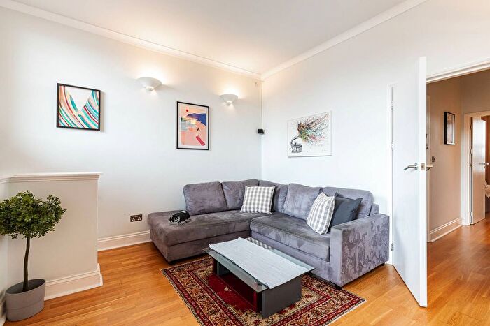 1 Bedroom Flat For Sale In Earl's Court Road, Earls Court, London, SW5