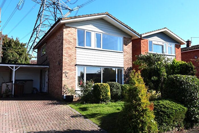 3 Bedroom Detached House For Sale In Wessex Road, Horndean, PO8