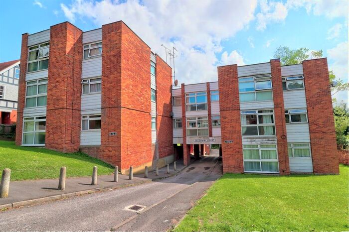 2 Bedroom Flat To Rent In Greenway Court, The Greenway, High Wycombe, Bucks, HP13