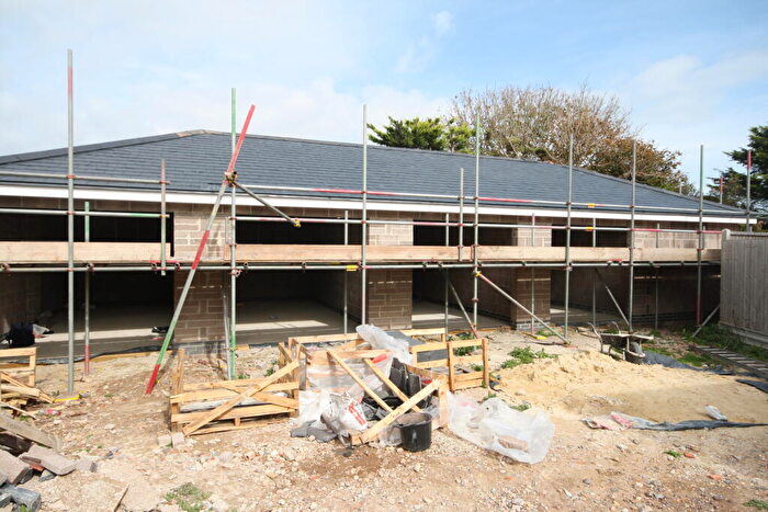 Garage / Parking To Rent In Victoria Road, Milford On Sea, SO41
