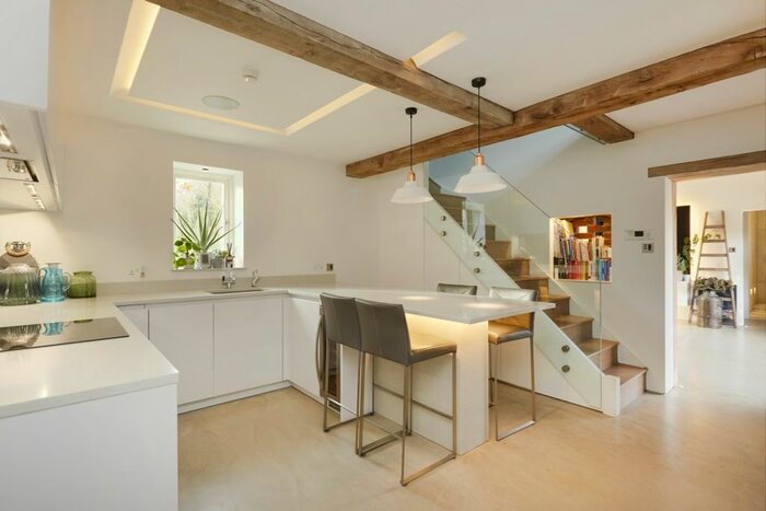 2 Bedroom Barn Conversion To Rent In Park Road, Banstead, SM7