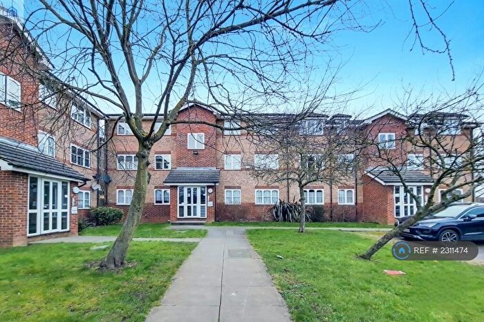 2 Bedroom Flat To Rent In Chequers Close, London, NW9