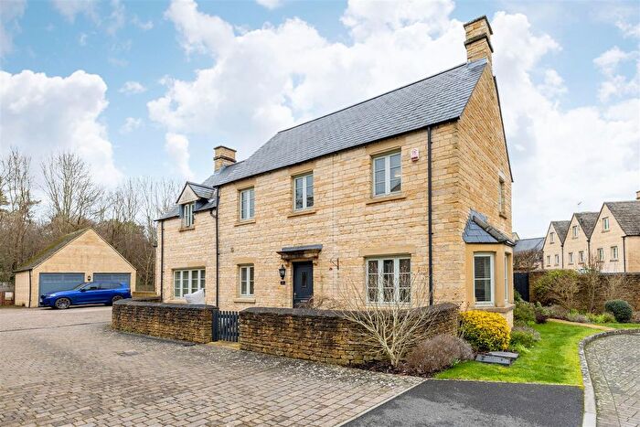 5 Bedroom Detached House For Sale In Beecham Close, Cirencester, GL7