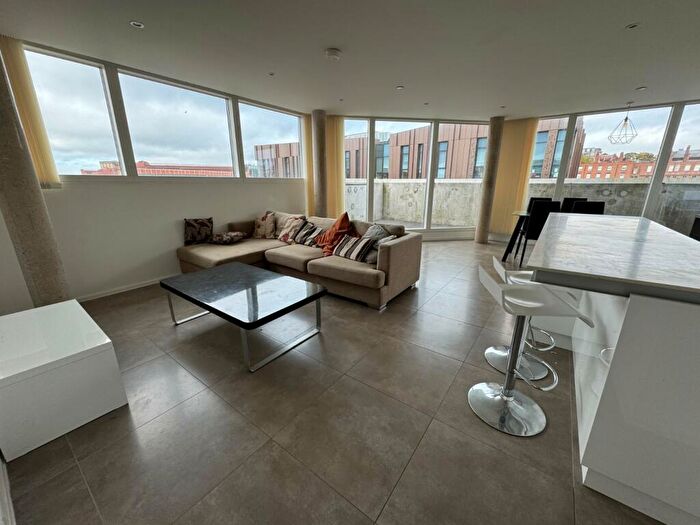 2 Bedroom Flat To Rent In Canal Street, Nottingham, Nottinghamshire, NG1