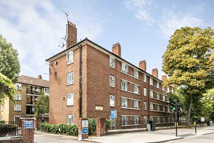 3 Bedroom Flat To Rent In Fulham Palace Road, Fulham, London, SW6