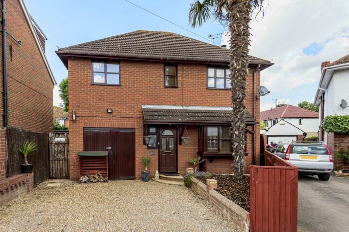 4 Bedroom Detached House To Rent In Slough, Berkshire, SL2