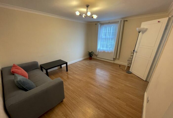 1 Bedroom Flat To Rent In Old Kent Road, London SE1