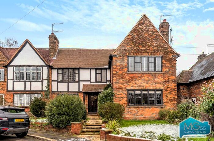 3 Bedroom Apartment To Rent In Edmunds Walk, Hampstead Garden Suburb, London, N2