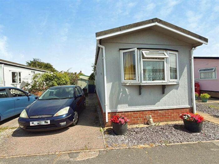 2 Bedroom Park Home For Sale In Beach Farm Park, Arbor Lane, Pakefield, Lowestoft, NR33