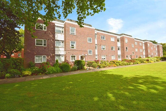 2 Bedroom Flat For Sale In Lancelyn Court, Spital, CH63