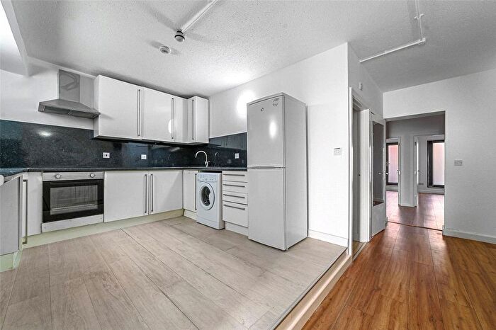 2 Bedroom Flat To Rent In Barnet Grove, Bethnal Green, London, E2