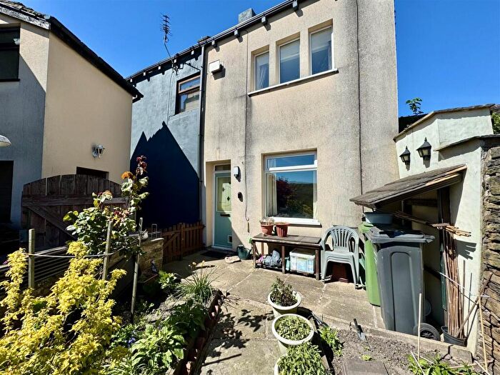 1 Bedroom Character Property For Sale In Fenay Lane, Almondbury, Huddersfield, HD5