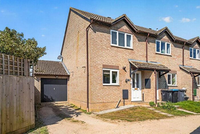 2 Bedroom House For Sale In Thorney Leys, Witney, OX28