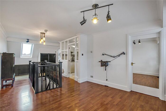 1 Bedroom Flat To Rent In Earls Court Road, London, SW5