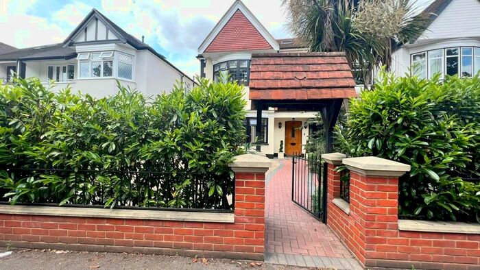 7 Bedroom Semi-Detached House To Rent In Overton Drive, London, E11