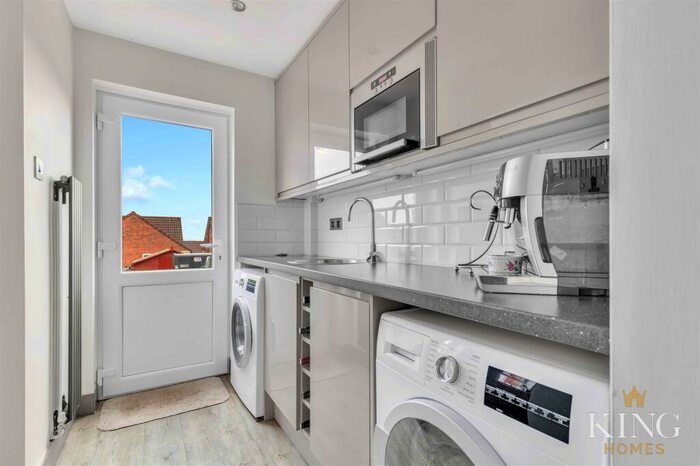 4 Bedroom Detached House For Sale In Nine Days Lane, Wirehill, Redditch, B98