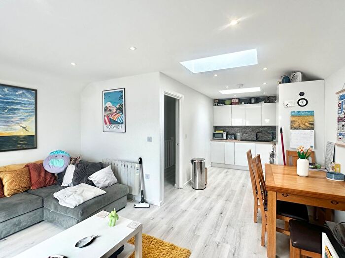 2 Bedroom Flat To Rent In High Street, Margate, Kent, CT9