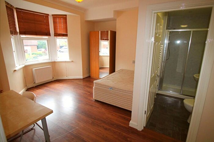 2 Bedroom Flat To Rent In Helmsley Road, Newcastle Upon Tyne, NE2