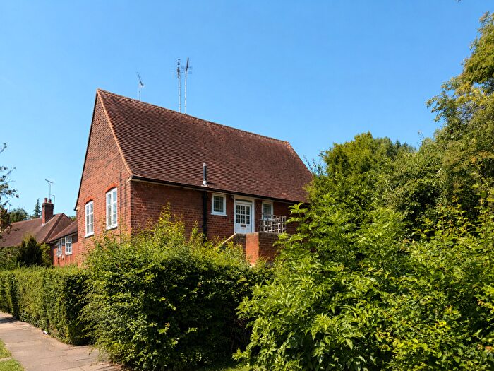 2 Bedroom Apartment To Rent In Addison Way, Golders Green, Barnet, London, NW11