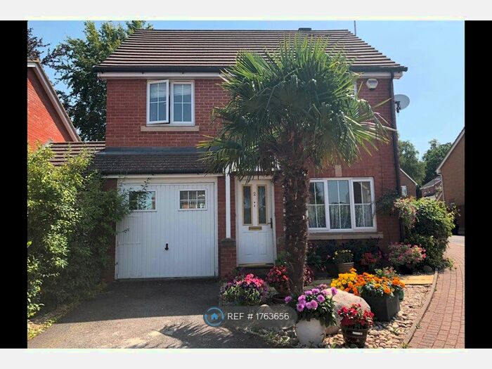 3 Bedroom Detached House To Rent In Porthallow Close, Orpington, BR6