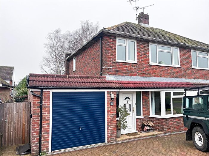 3 Bedroom Semi-Detached House To Rent In Stonepound Road, Hassocks, BN6