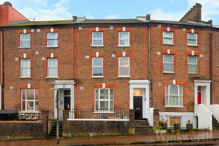 2 Bedroom Flat To Rent In Waldram Crescent, London, SE23