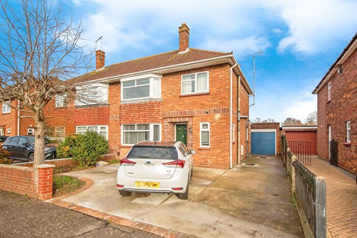 3 Bedroom Semi-Detached House For Sale In Magazine Farm Way, Colchester, CO3