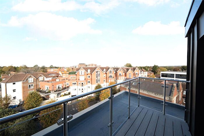 1 Bedroom Flat For Sale In Rosemount Avenue, West Byfleet, Surrey, KT14