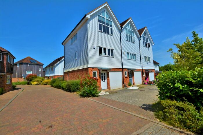 3 Bedroom Terraced House For Sale In Havillands Place, Wye, TN25