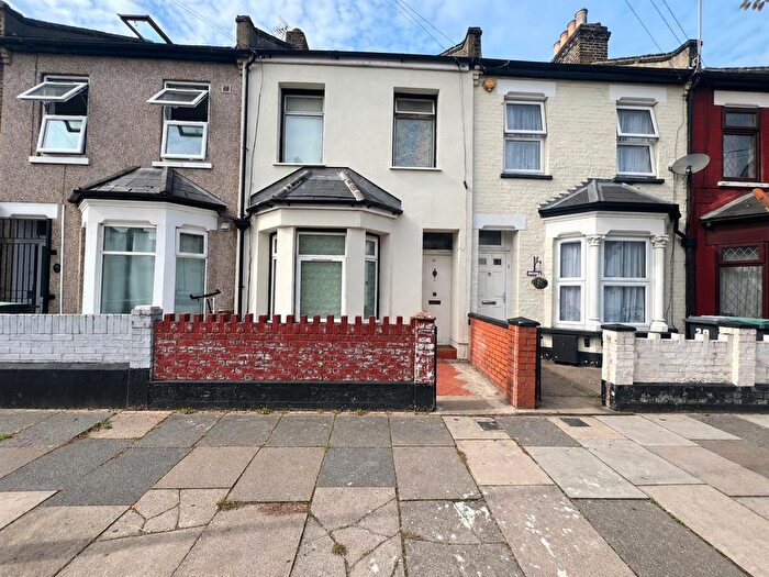 Studio To Rent In Dawlish Road, Tottenham, London, N17