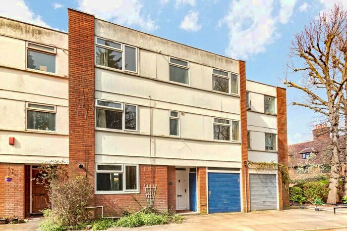 4 Bedroom Terraced House To Rent In Grosse Way, London, SW15