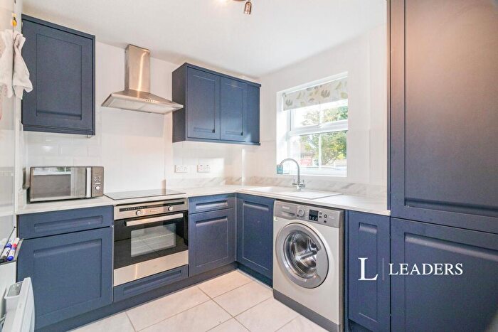 2 Bedroom Flat To Rent In Hatfield Close, Sutton, SM2